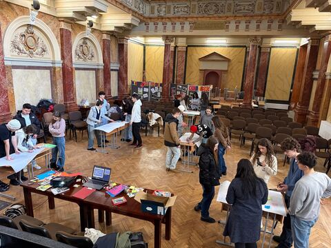 Creativitate și lucru în echipă în bugetul personal - Colegiul Economic Nicolae Kretzulescu - 2