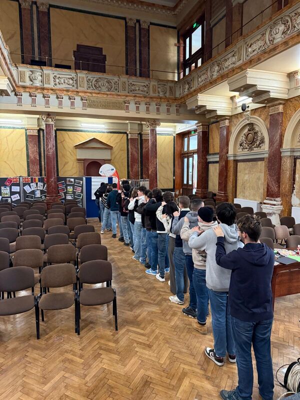 Simulare de viață financiară: decizii sub presiune - Colegiul Economic Nicolae Kretzulescu